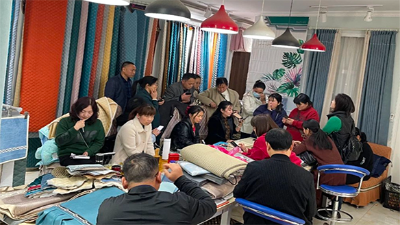 長(zhǎng)株潭中心商貿(mào)區(qū)湘潭布藝輕紡市場(chǎng)舉辦第十屆行業(yè)展銷(xiāo)會(huì)